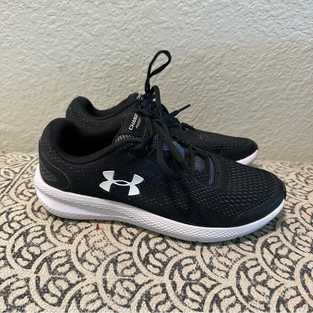 Under Armour Black Running Shoes Youth or Women's - Picture 1 of 8
